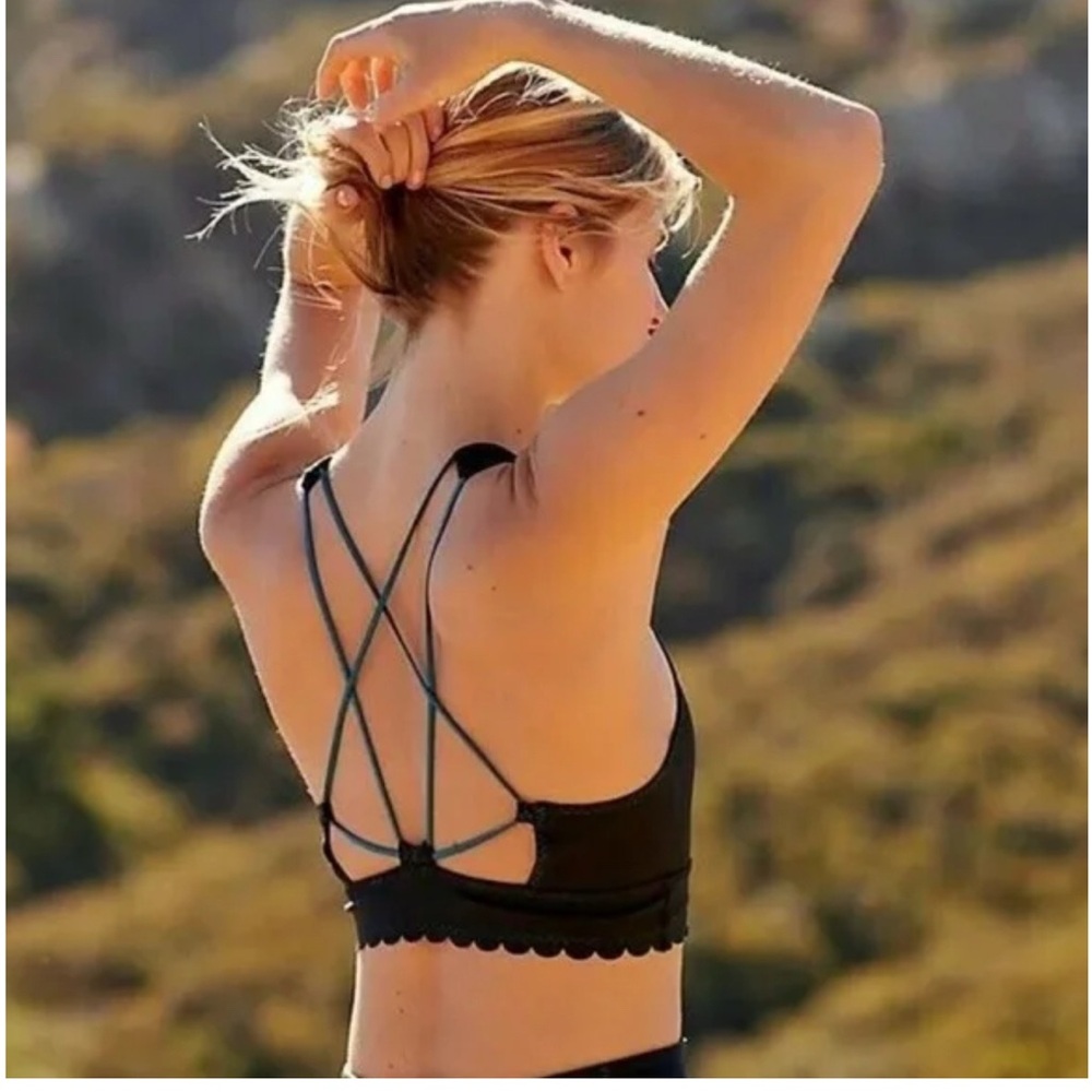 NWOT Free People Movement Pinky Promise Bra Top in black